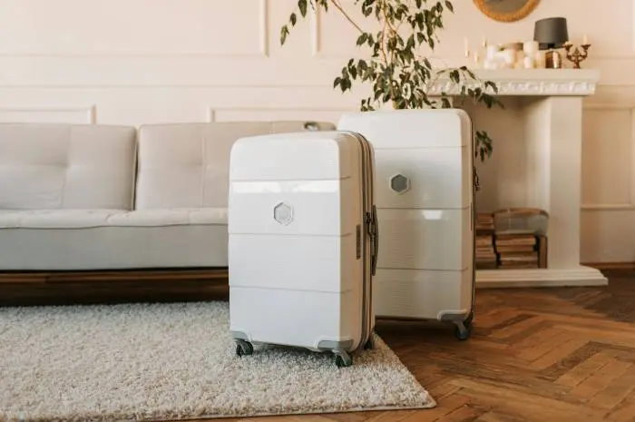 Use Luggage Tracking Devices