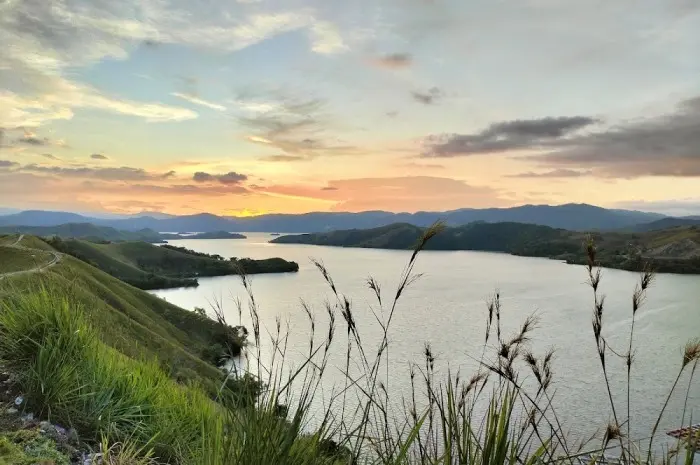 Location, Access and Entrance Ticket Prices to Lake Sentani