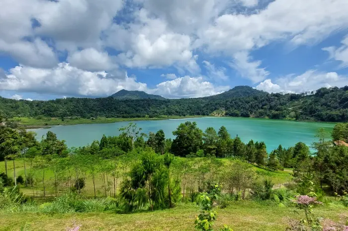Location and Access to Lake Linow