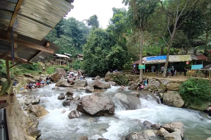 Opening Hours and Ticket Prices for Leuwi Hejo Waterfall